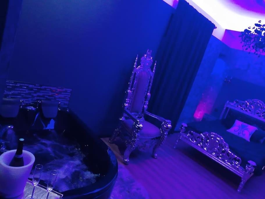 Nuit Romantique - Jacuzzi - Beziers - Romance Royale Extérieur photo