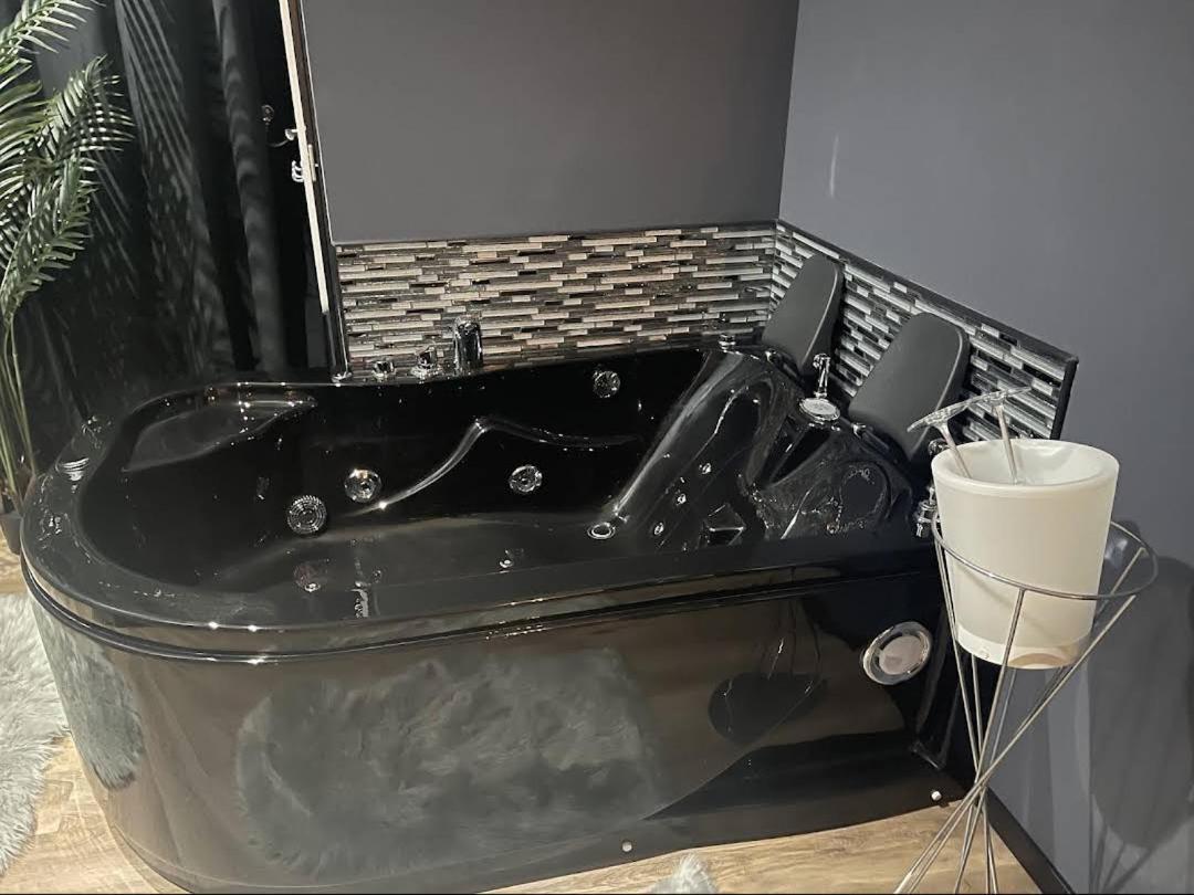 Nuit Romantique - Jacuzzi - Beziers - Romance Royale Extérieur photo